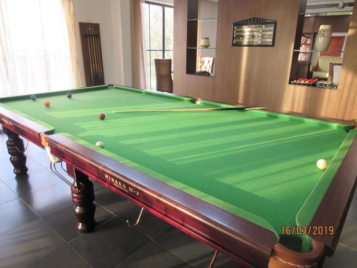 Oxford Golf Resort Pirangut Buitenkant foto
