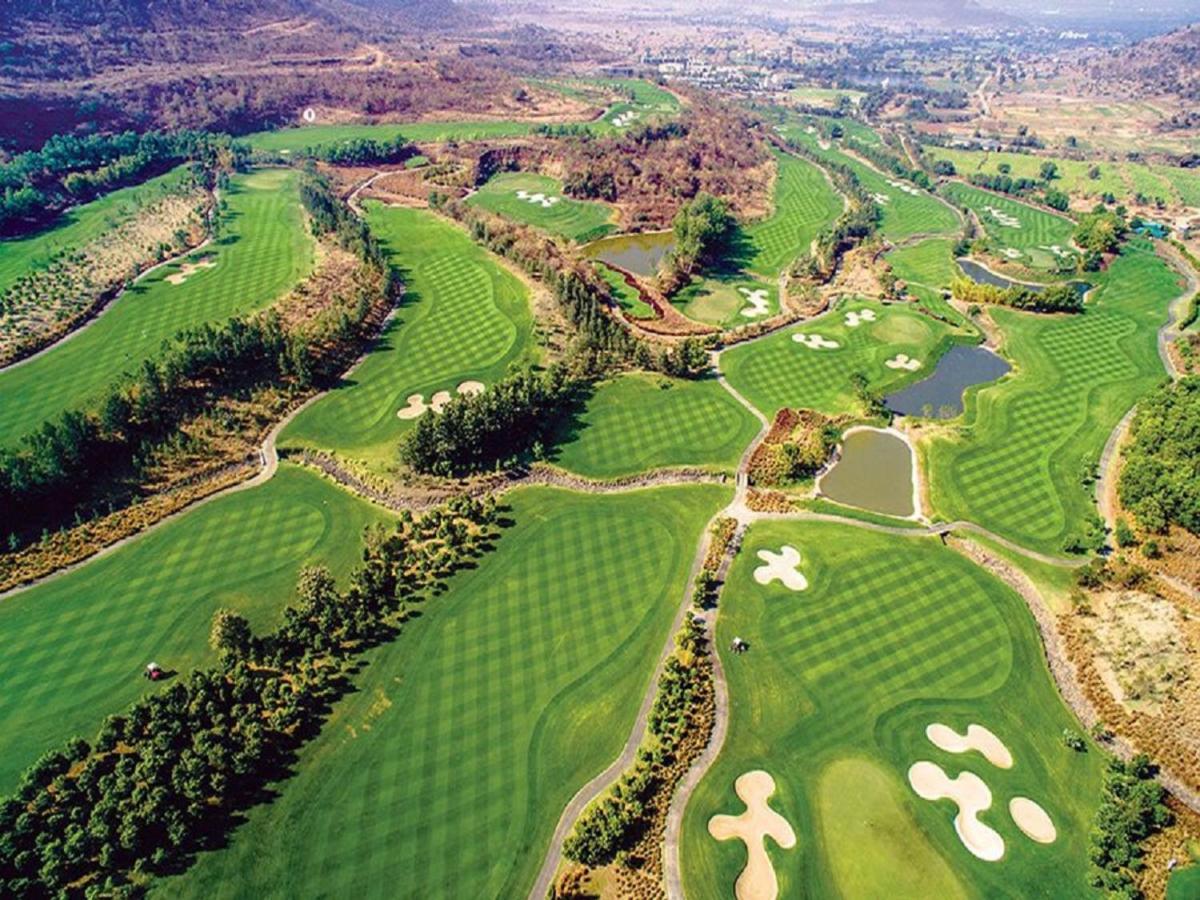 Oxford Golf Resort Pirangut Buitenkant foto