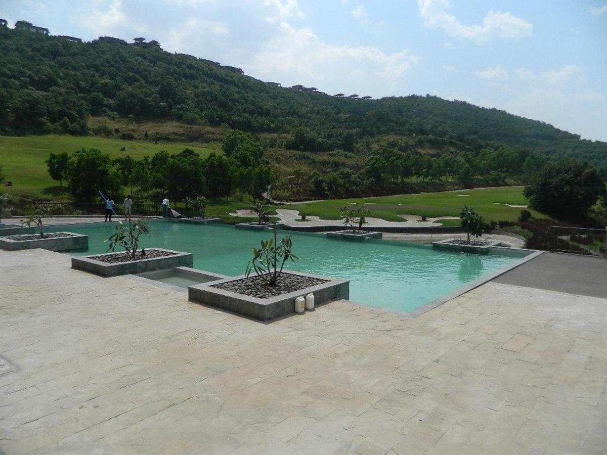 Oxford Golf Resort Pirangut Buitenkant foto