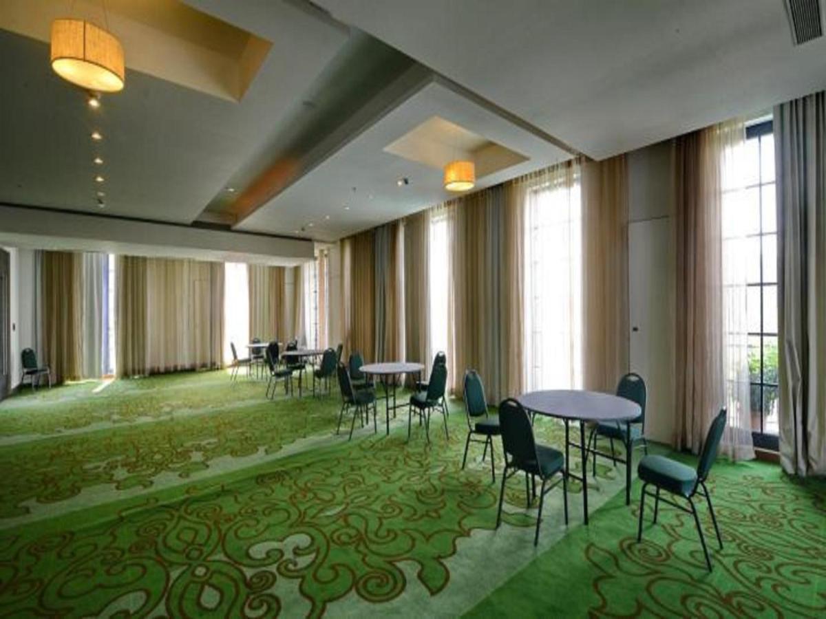 Oxford Golf Resort Pirangut Buitenkant foto