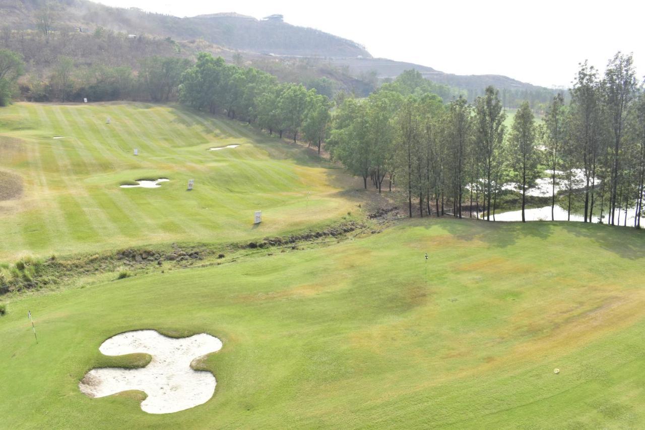 Oxford Golf Resort Pirangut Buitenkant foto